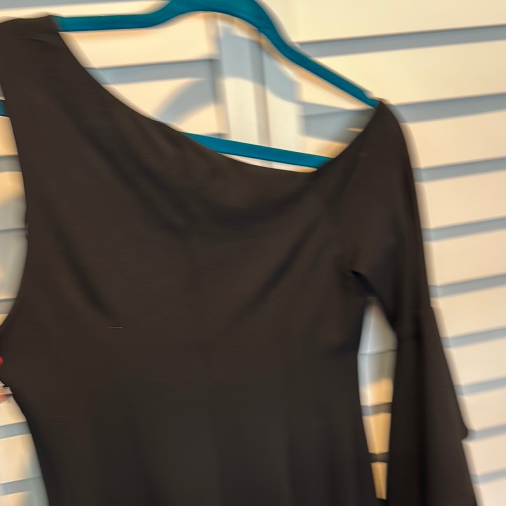 Vince Camuto dry cleaned Black One-Shoulder lined Dress with Flamenco sleeve. - Picture 5 of 9